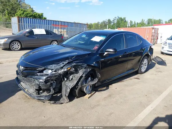 4T1B11HK4JU580358 2018 TOYOTA CAMRY - Image 2