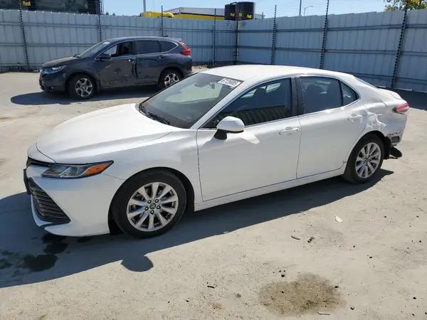 4T1B11HK4JU580540 2018 TOYOTA CAMRY - Image 1