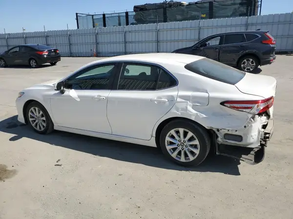 4T1B11HK4JU580540 2018 TOYOTA CAMRY - Image 2