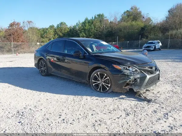 4T1B11HK4JU581784 2018 TOYOTA CAMRY - Image 1
