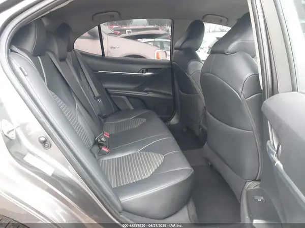 4T1B11HK4JU581963 2018 TOYOTA CAMRY - Image 8