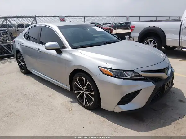 4T1B11HK4JU582479 2018 TOYOTA CAMRY - Image 1