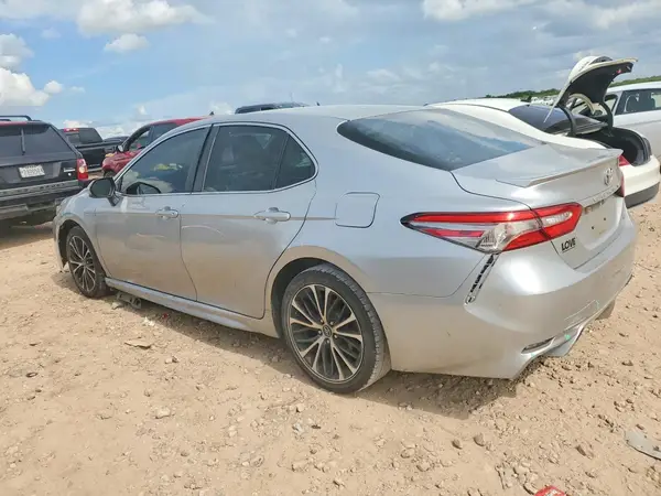 4T1B11HK4JU582739 2018 TOYOTA CAMRY - Image 2