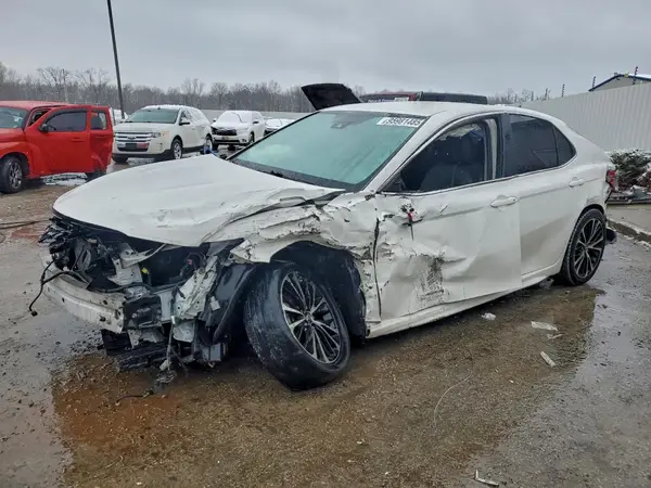 4T1B11HK4JU582773 2018 TOYOTA CAMRY - Image 1