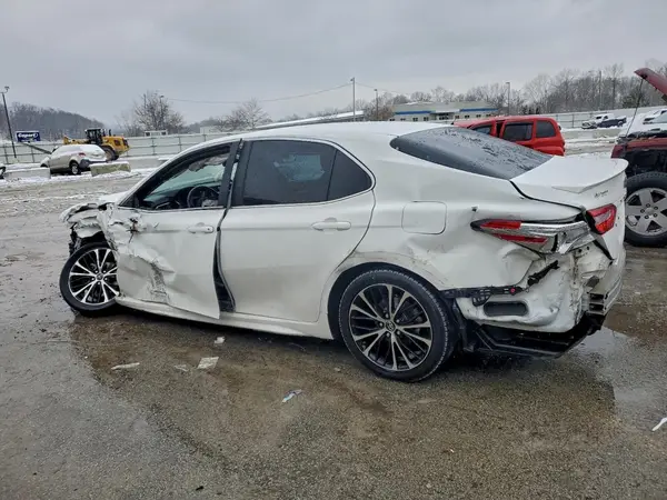 4T1B11HK4JU582773 2018 TOYOTA CAMRY - Image 2