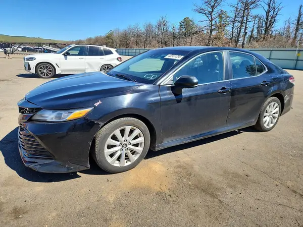 4T1B11HK4JU583101 2018 TOYOTA CAMRY - Image 1