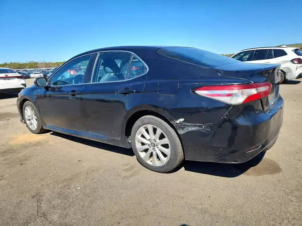 4T1B11HK4JU583101 2018 TOYOTA CAMRY - Image 2