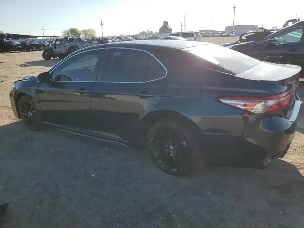 4T1B11HK4JU583163 2018 TOYOTA CAMRY - Image 2