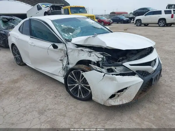 4T1B11HK4JU583390 2018 TOYOTA CAMRY - Image 1