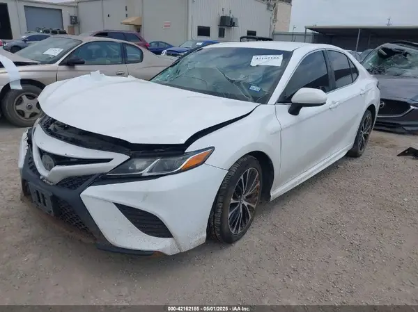 4T1B11HK4JU583390 2018 TOYOTA CAMRY - Image 2