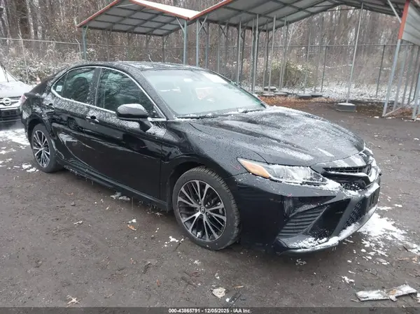 4T1B11HK4JU583406 2018 TOYOTA CAMRY - Image 1