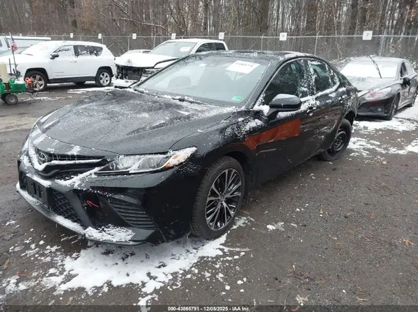 4T1B11HK4JU583406 2018 TOYOTA CAMRY - Image 2