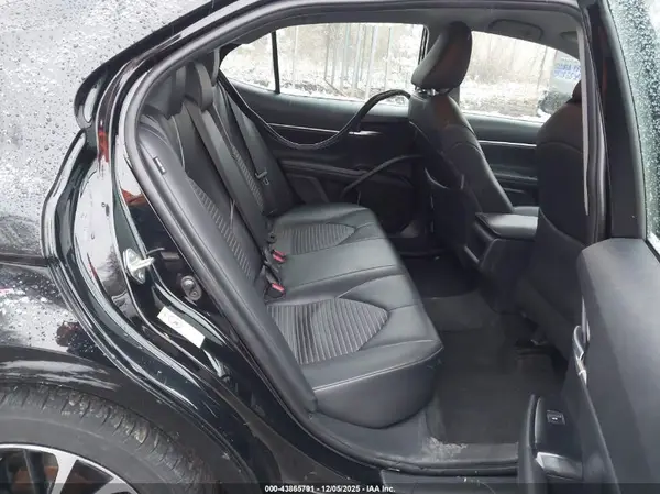 4T1B11HK4JU583406 2018 TOYOTA CAMRY - Image 8