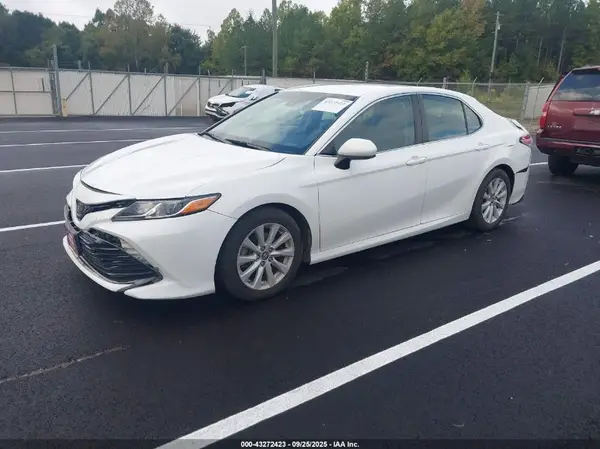 4T1B11HK4JU583941 2018 TOYOTA CAMRY - Image 2