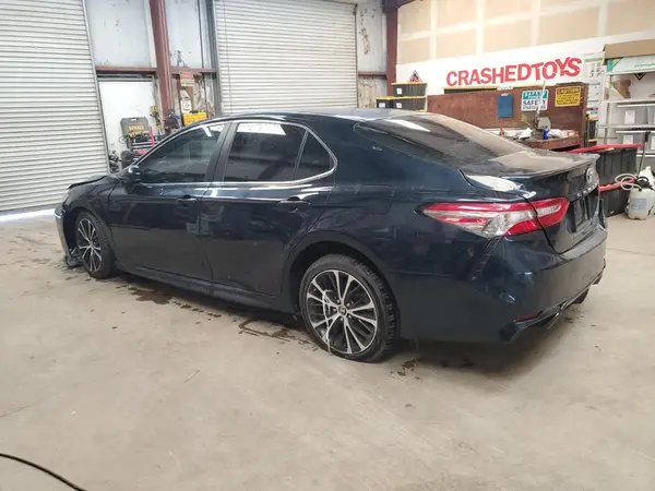 4T1B11HK4JU584975 2018 TOYOTA CAMRY - Image 2