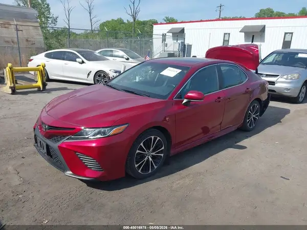 4T1B11HK4JU585446 2018 TOYOTA CAMRY - Image 2