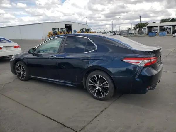4T1B11HK4JU585804 2018 TOYOTA CAMRY - Image 2