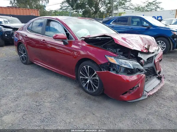 4T1B11HK4JU586113 2018 TOYOTA CAMRY - Image 1