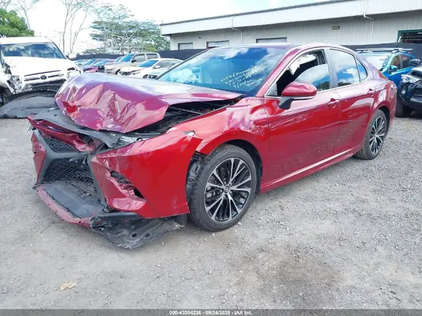 4T1B11HK4JU586113 2018 TOYOTA CAMRY - Image 2