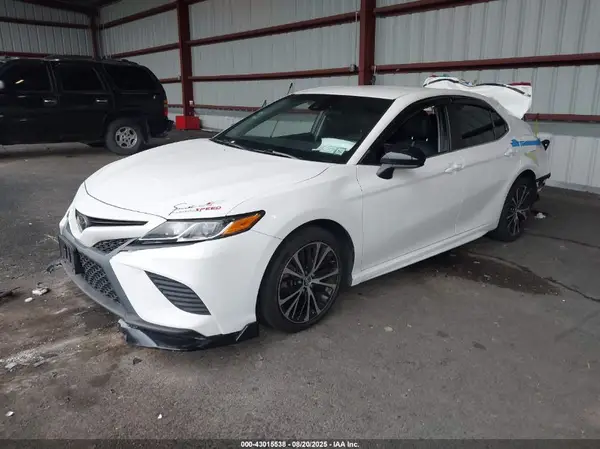 4T1B11HK4JU586158 2018 TOYOTA CAMRY - Image 2