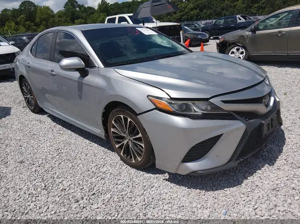 4T1B11HK4JU586662 2018 TOYOTA CAMRY - Image 1