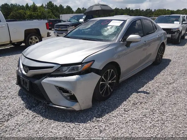 4T1B11HK4JU586662 2018 TOYOTA CAMRY - Image 2