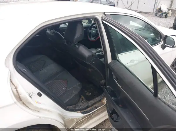 4T1B11HK4JU586726 2018 TOYOTA CAMRY - Image 8