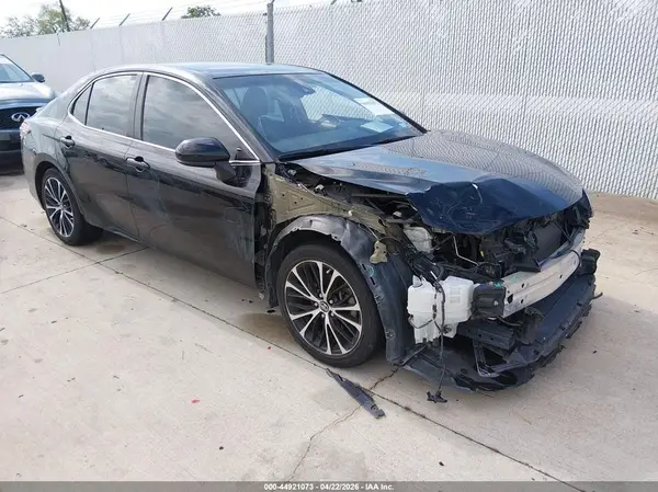 4T1B11HK4JU586791 2018 TOYOTA CAMRY - Image 1