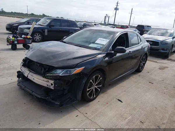 4T1B11HK4JU586791 2018 TOYOTA CAMRY - Image 2