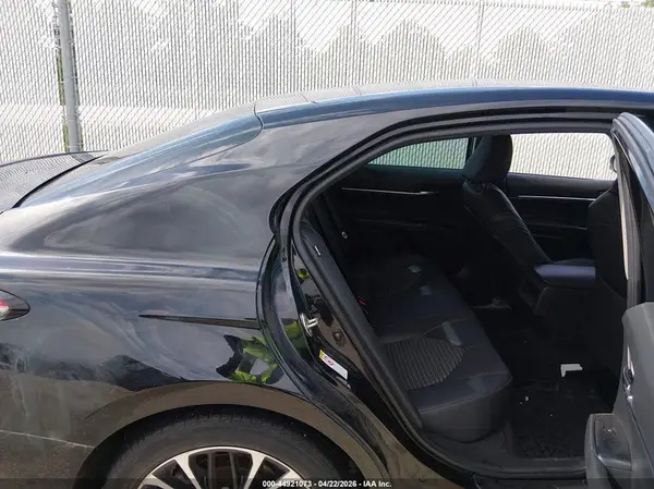 4T1B11HK4JU586791 2018 TOYOTA CAMRY - Image 8