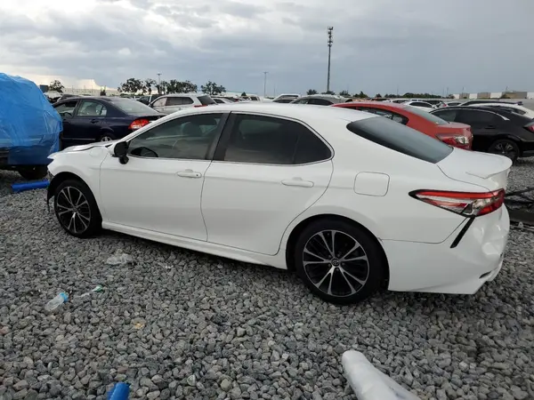 4T1B11HK4JU587021 2018 TOYOTA CAMRY - Image 2