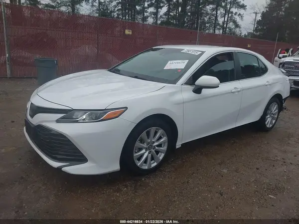 4T1B11HK4JU587794 2018 TOYOTA CAMRY - Image 2