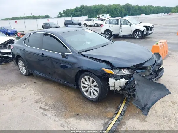 4T1B11HK4JU588783 2018 TOYOTA CAMRY - Image 1