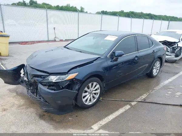 4T1B11HK4JU588783 2018 TOYOTA CAMRY - Image 2