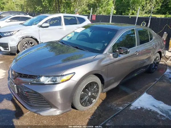 4T1B11HK4JU589058 2018 TOYOTA CAMRY - Image 2