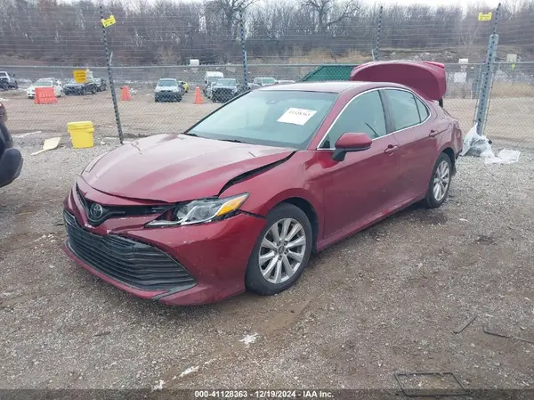 4T1B11HK4JU589545 2018 TOYOTA CAMRY - Image 2