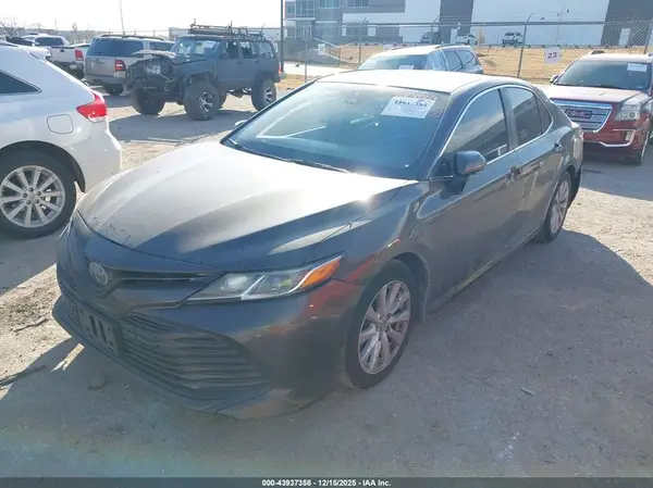 4T1B11HK4JU591019 2018 TOYOTA CAMRY - Image 2
