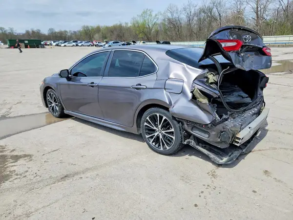 4T1B11HK4JU591070 2018 TOYOTA CAMRY - Image 2
