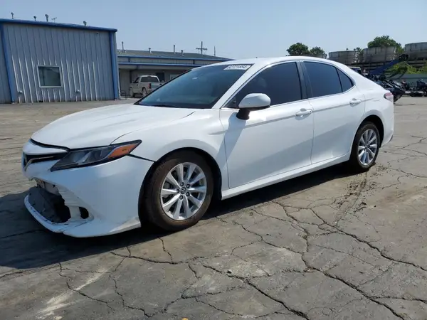 4T1B11HK4JU593241 2018 TOYOTA CAMRY - Image 1