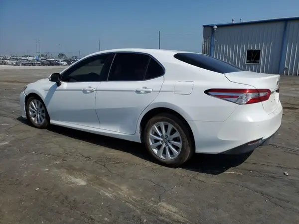 4T1B11HK4JU593241 2018 TOYOTA CAMRY - Image 2