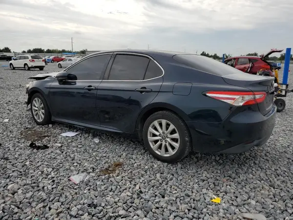 4T1B11HK4JU593630 2018 TOYOTA CAMRY - Image 2