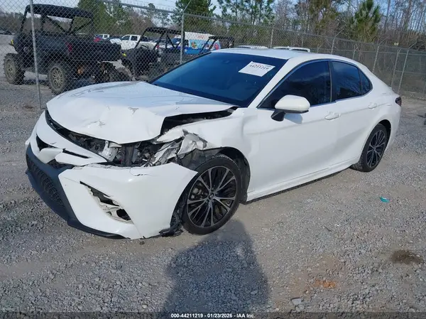4T1B11HK4JU593661 2018 TOYOTA CAMRY - Image 2