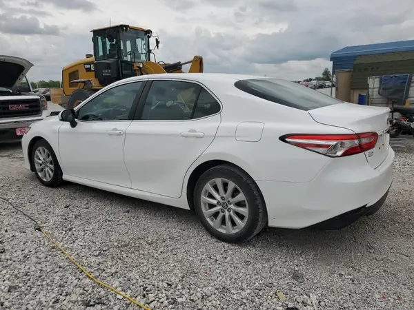 4T1B11HK4JU594129 2018 TOYOTA CAMRY - Image 2
