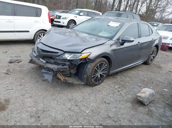 4T1B11HK4JU594583 2018 TOYOTA CAMRY - Image 2