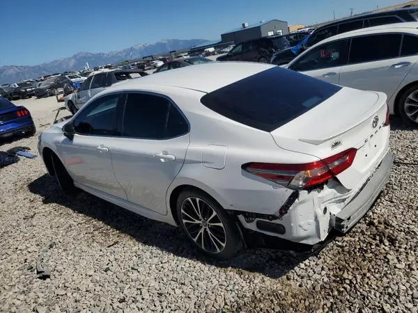 4T1B11HK4JU596494 2018 TOYOTA CAMRY - Image 2