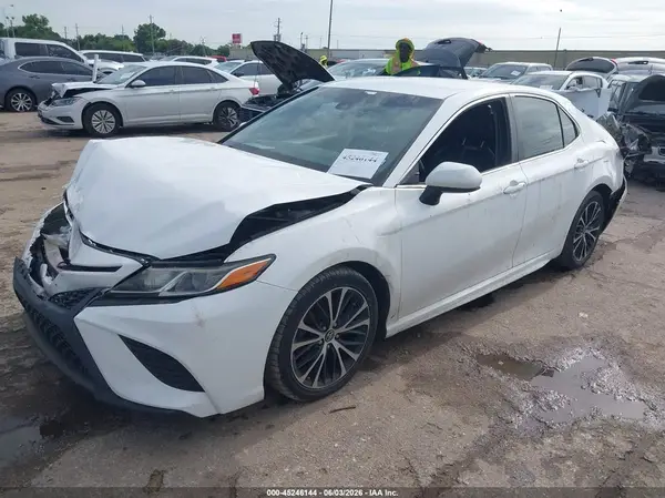 4T1B11HK4JU597001 2018 TOYOTA CAMRY - Image 2
