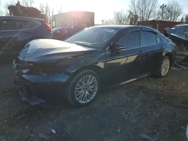 4T1B11HK4JU597449 2018 TOYOTA CAMRY - Image 1