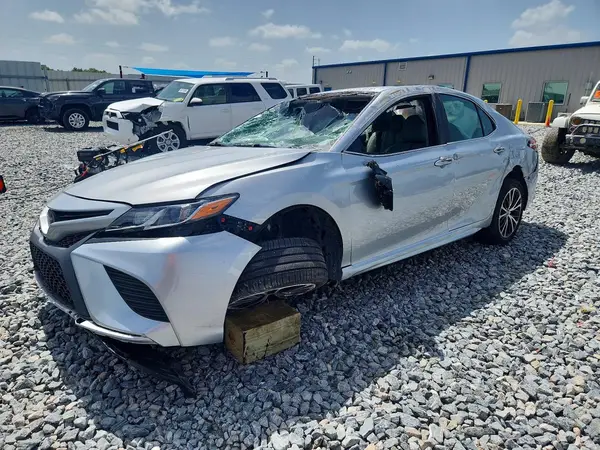 4T1B11HK4JU597631 2018 TOYOTA CAMRY - Image 1