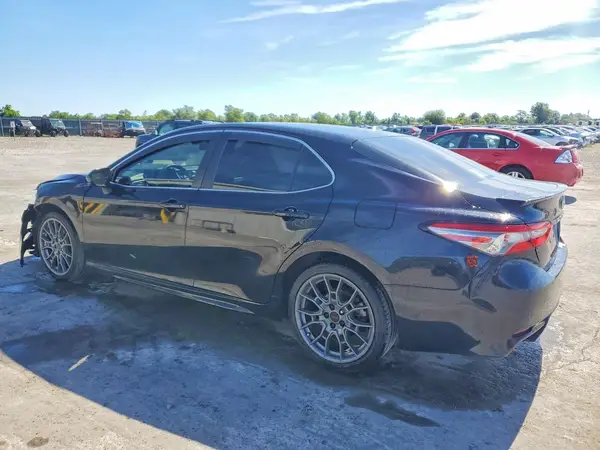 4T1B11HK4JU597872 2018 TOYOTA CAMRY - Image 2