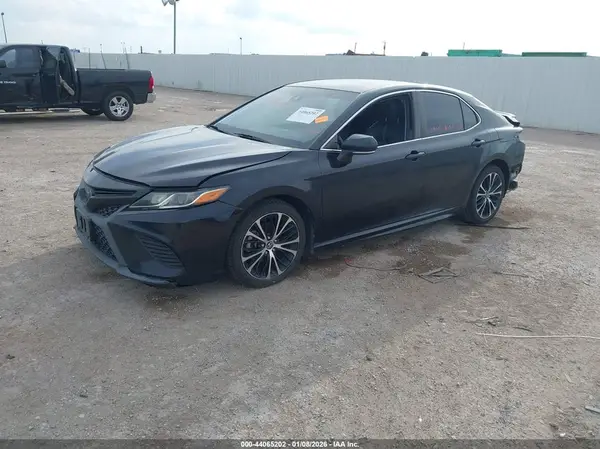 4T1B11HK4JU598276 2018 TOYOTA CAMRY - Image 2